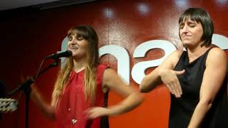 Video thumbnail of "Rozalén - La puerta violeta  (Fnac 17-9-2017)"