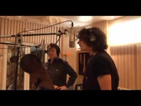 Raphael y Bunbury interpretan “Infinito”.