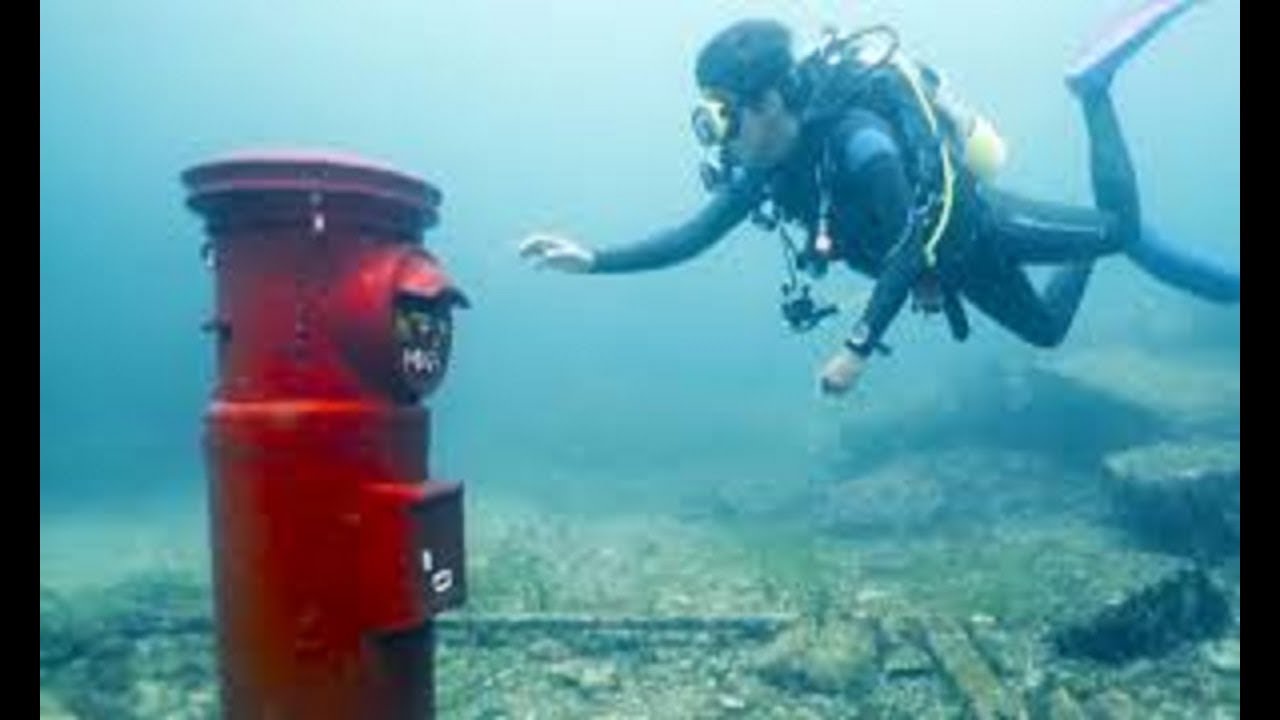 удивительные находки под водой. подводная лодка в шторм. подводная лодка в океане. подводная лодка под водой. подводная лодка с перископом.