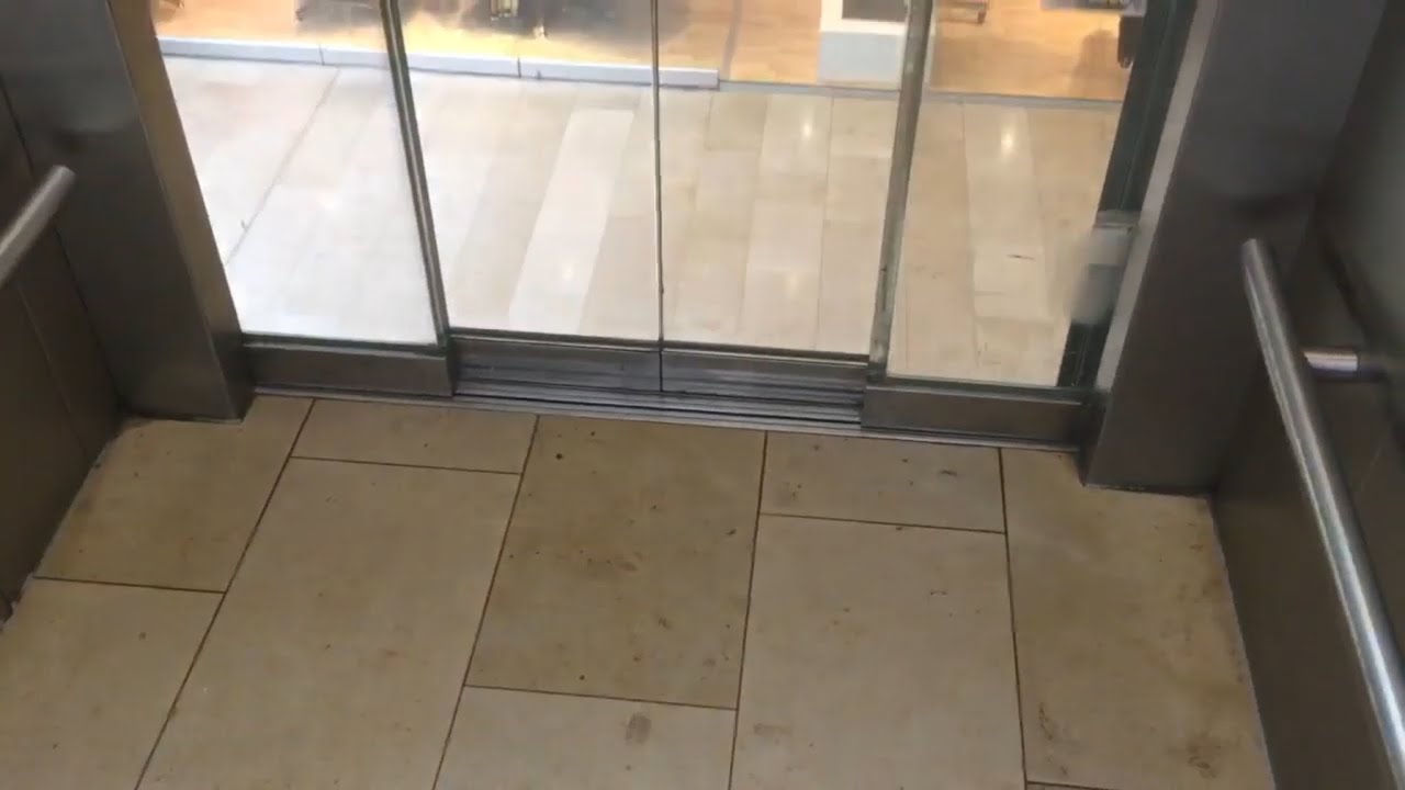 Glasaufzug OSMA im City Center Ahrensburg