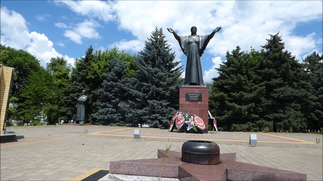 Станица новопокровская краснодарский край дома. Мемориальный комплекс в ст.Новопокровской Краснодарского края. Краснодар станица Новопокровская мемориал. Мемориал в станице Новопокровской. Парк станица Ильинская Новопокровский район.