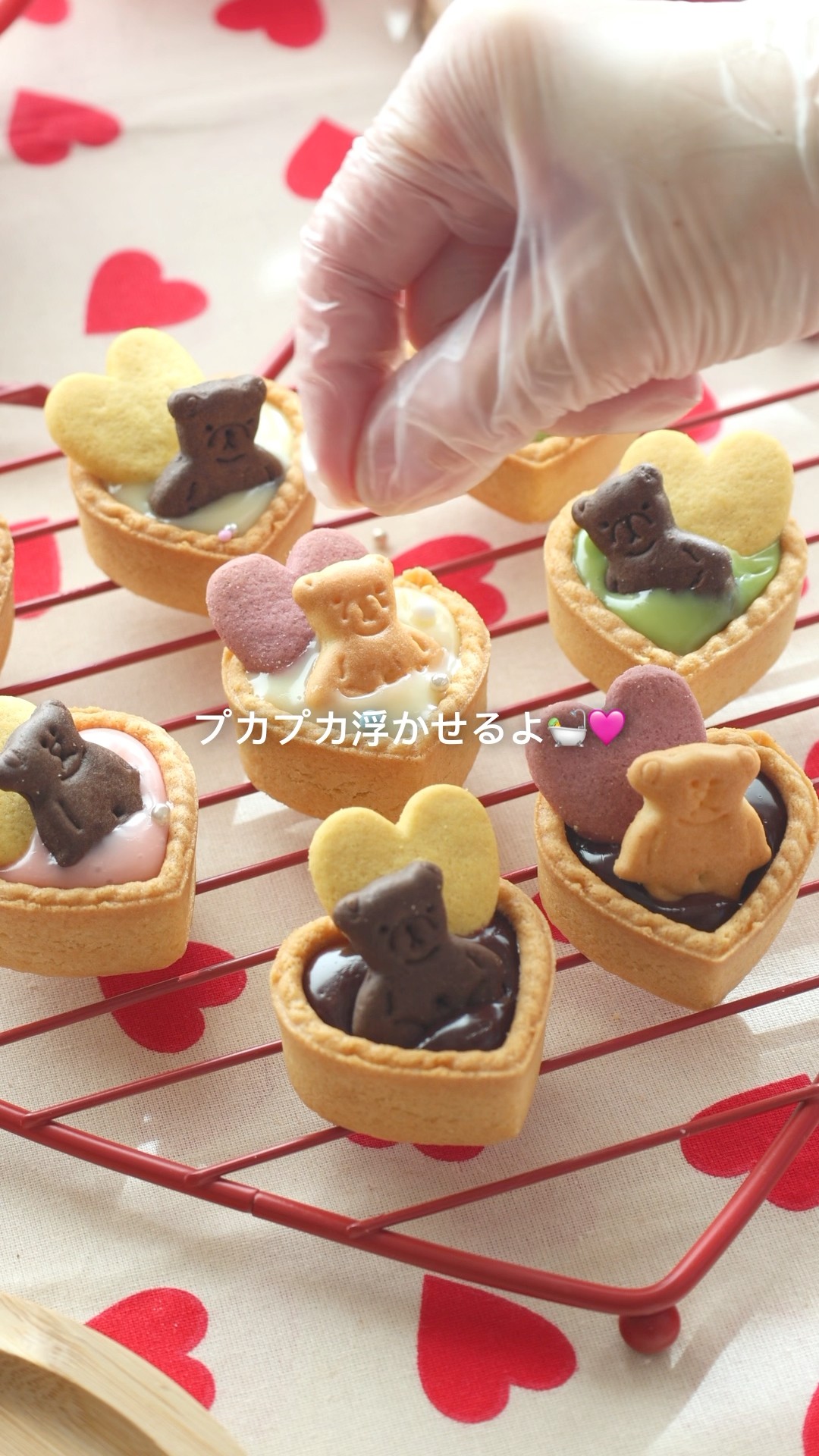 Super quick and delicious! 🥰 Raw chocolate tart with a bath bear