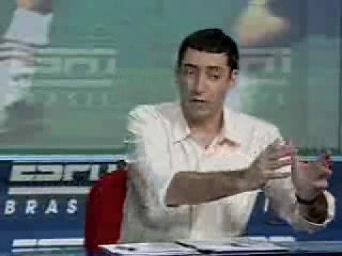 JosÃ© Trajano e Paulo Vinicius Coelho discutindo sobre os favoritos do Campeonato Brasileiro de 2005, onde o PVC insistia em nÃ£o citar o Corinthians, no Programa Linha de Passe da ESPN Brasil em meados de 2005.