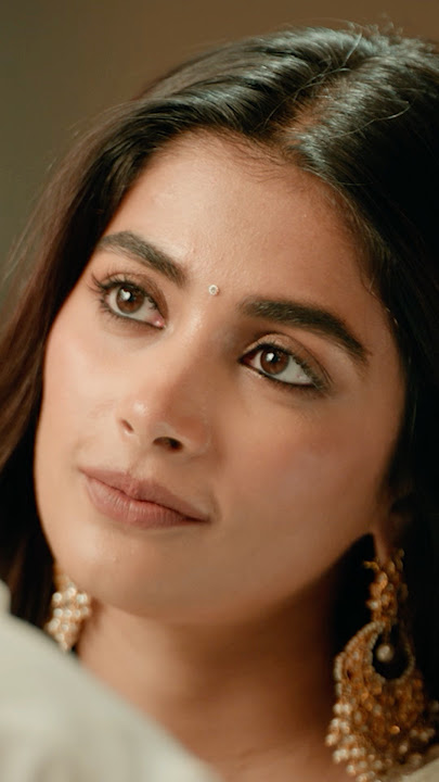 Shahid Kapoor's FLIRTING Makes Pooja Hegde BLUSH In Front Of Her DAD?! 😱 #Deva