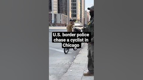 Watch border police chase a cyclist in Chicago #usnews #chicago #ice #breakingnews #usnewslive