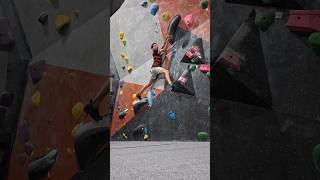 bridgey black white a sneaky knee bar!!! #bouldering #climbing #u15