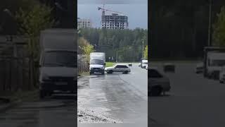 Момент ДТП на ул. Труда в Ижевске.