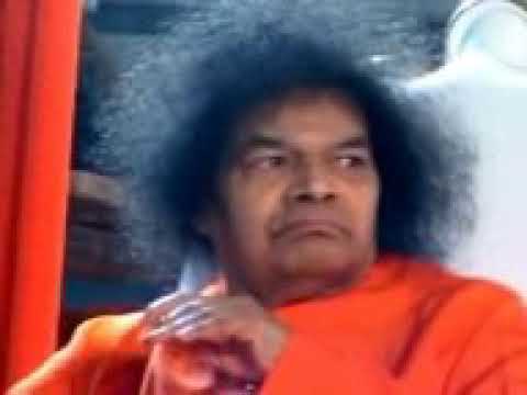 sonu-nigam-sing-sai-baba-bolo-in-front-of-sri-sathya-sai-baba-at-pune