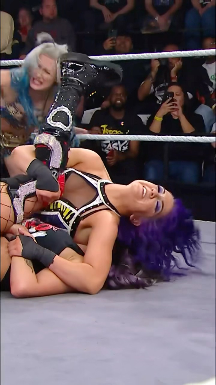 Bayley and Giulia meant business! ? #WWENXT