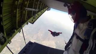 Skydivers entered the cargo plane with wingsuit Resimi