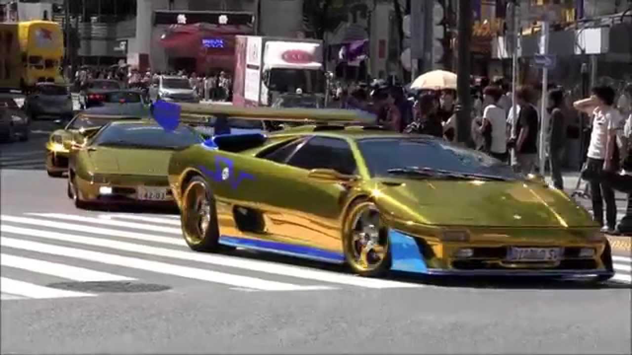 ゴールドのスポーツカーが渋谷を疾走 Youtube