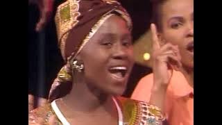 Holy Cross Choir - Siyakudumisa