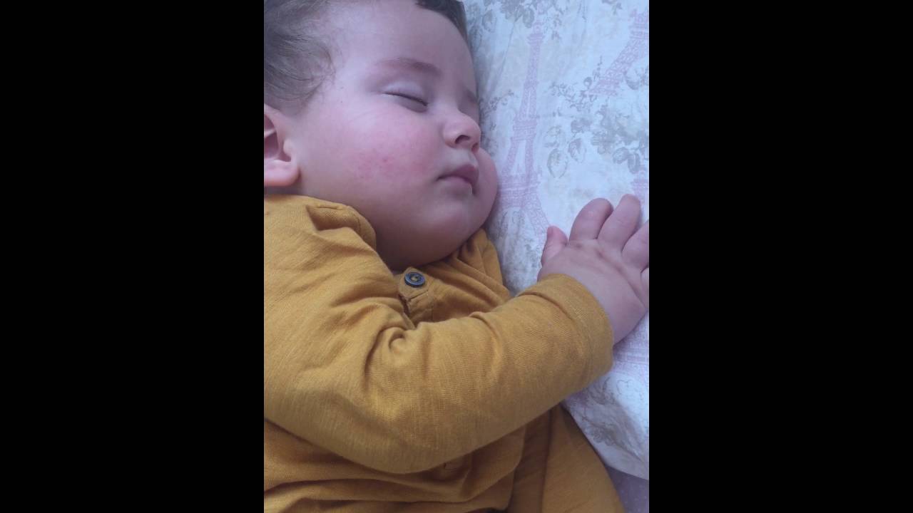 uykuda sayiklayan ve gulen bebek YouTube