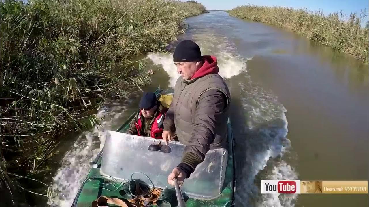 Урал впадает в каспийское море. Тверца впадает в Волгу.