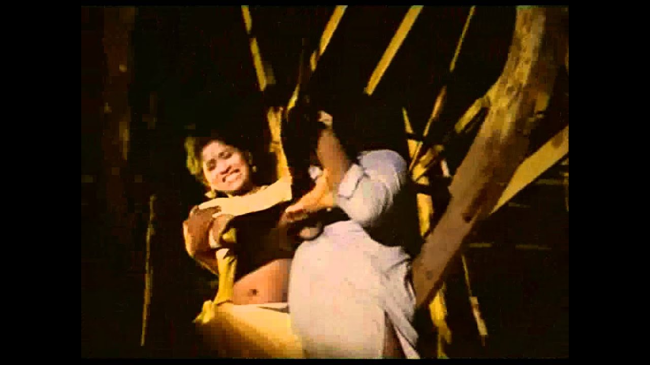 Yesteryear actress Kavitha Rare Navel Show.wmv