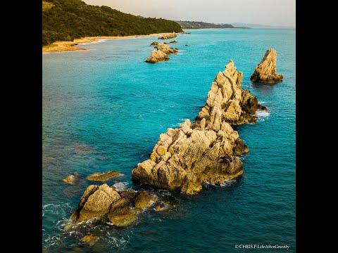 Artolithia Βeach - Η Πανέμορφη Παραλία με τους φυσικούς  Κυματοθραύστες