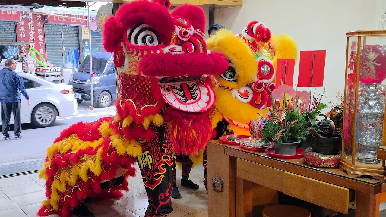 1150218善啟新歲・德傳萬世【新年開春鬧廳】🧨​今日初二，會館鑼鼓喧天，祥獅獻瑞熱鬧鬧廳！