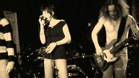 Yuck + Carol-Ann Croft - "Immigrant Song" (Led Zep...