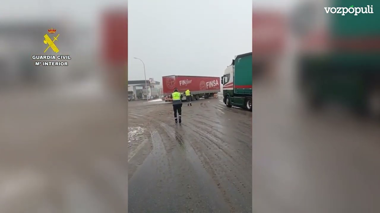 Desembolse de camiones en la Nacional VI, en León