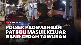 Polsek Pademangan Patroli Cegah Tawuran Pecah di Bulan Puasa, Masuk Keluar Gang Sempit