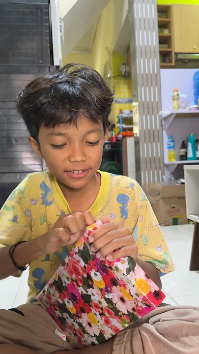 UNBOXING KADO ULANG TAHUN JALAL