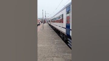 PATNA HOWRAH VANDE BHARAT EXPRESS SKIP BARDHAMAN IN SLOW SPEED#indianrailways#vandebharatexpress ❤️