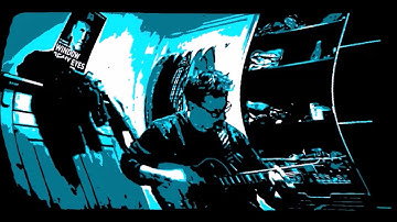 Cracked Johnnie (guitar improvisation) - by Bert S.