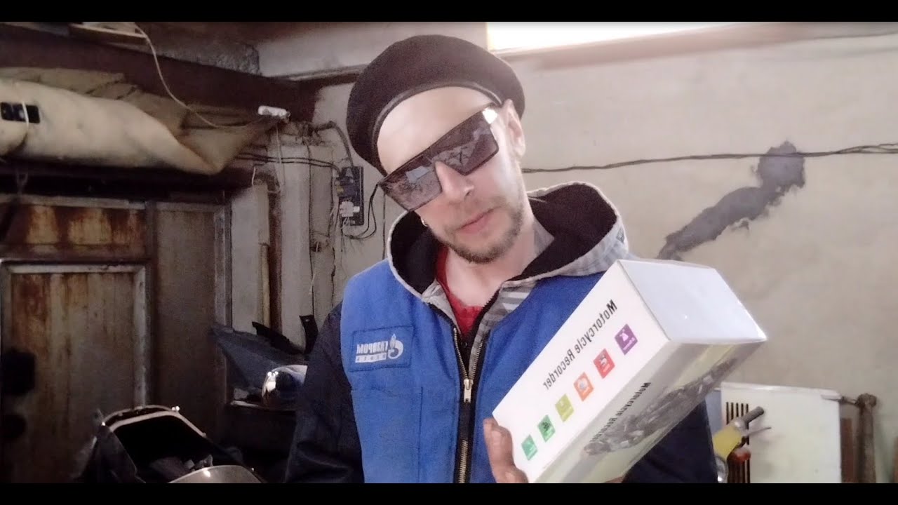 Honda silver wing. Установка видеорегистратора и ремонт пластика - YouTube