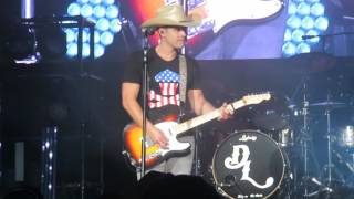 Tailgate Watch Dustin Lynch performs New Song 34 Love Tailgate Watch Dustin Lynch performs New Song 34 Love