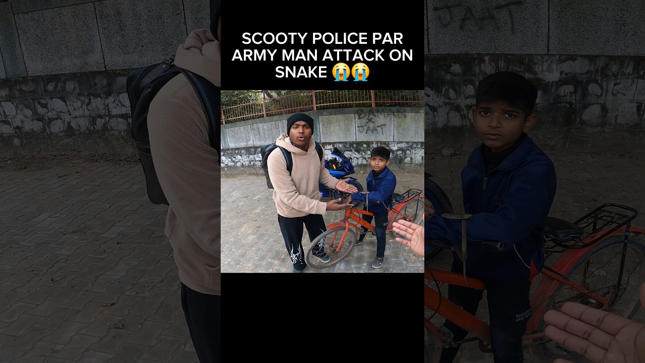 SCOOTY POLICE PAR ARMY MAN ATTACK ON SNAKE 