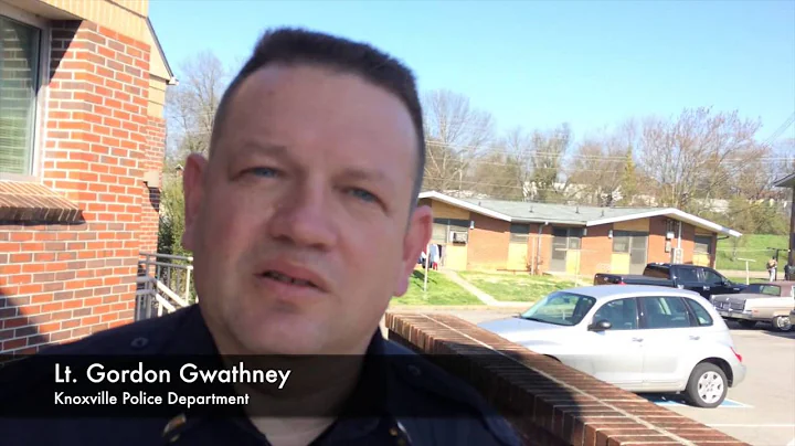 Knoxville police officer draws praise