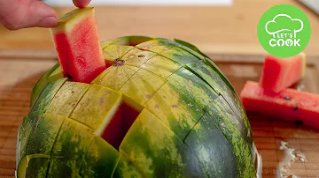 Wie schneidet man eine Wassermelone in Würfel?