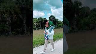 Padre ayuda a su hijo en una caminata inolvidable #viral #reels #jesus #father #family #love #bible