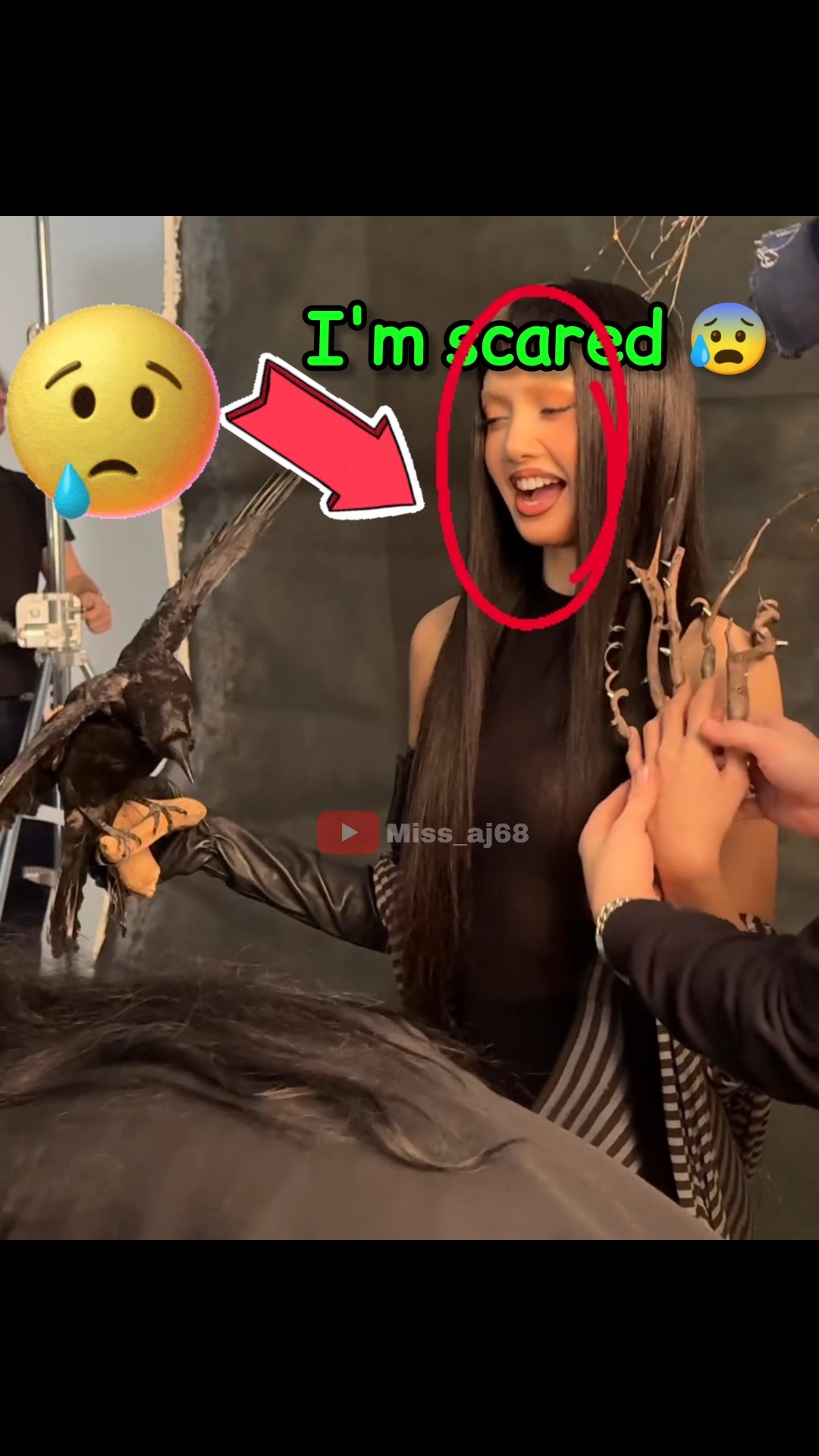 Lisa got so scared ?? #lisa #fypviralシ #ytshorts #kpop #lili #funny #scary #blink  @wearelloud