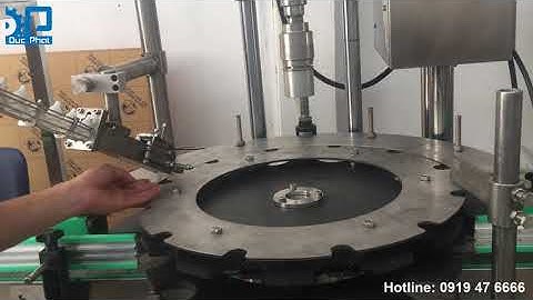 Máy cấp xoáy nắp chai nước muối tự động | Đức Phát