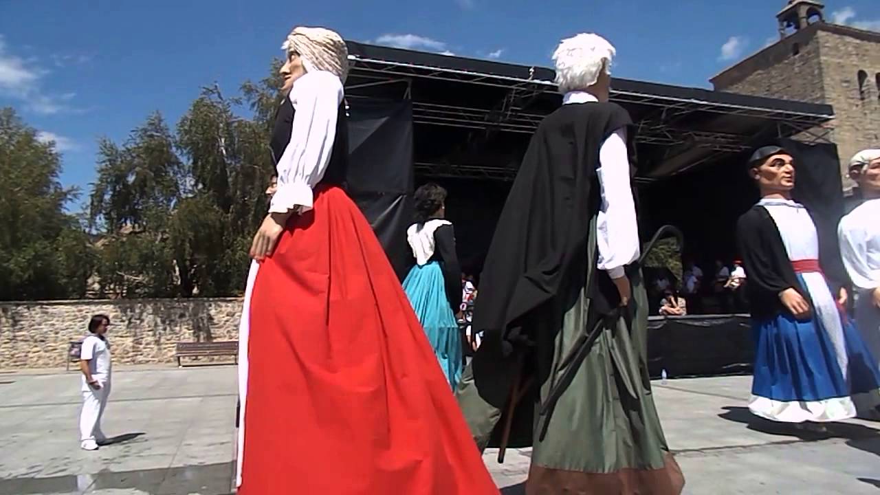 Gigantes de Buztintxuri. (Concentración de gigantes de Aoiz)