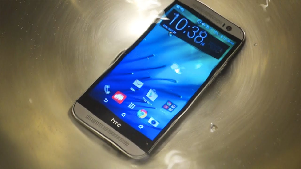 Выживет ли HTC One M8 после контакта с водой? Фото.