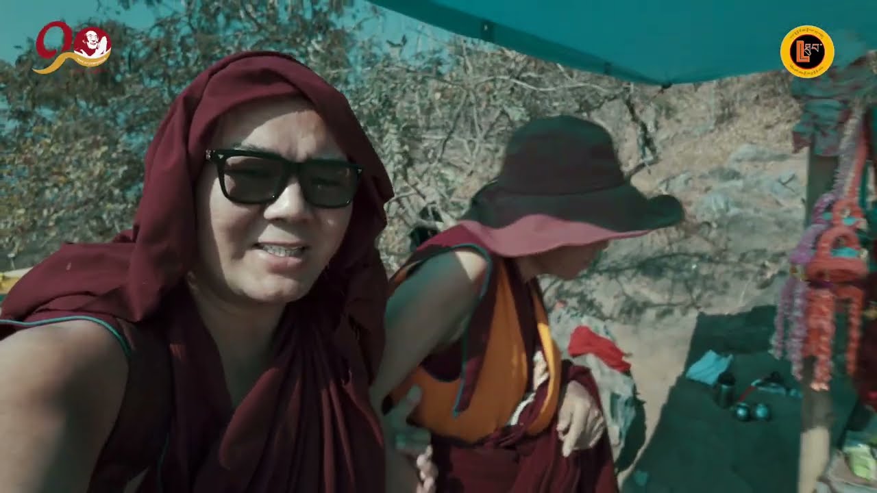 རྡོ་རྗེ་གདན་ལ་བདེ་འབྱོར། བྱ་རྒོད་ཕུལ་པོ་རིའི་གང་གི་སྟོན་པའི་སྐུ་མིན་འདུག 😮 But monkeys really nice❤️