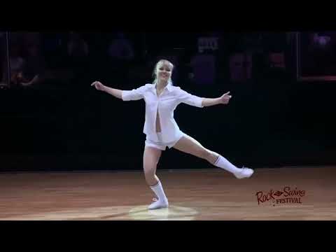 Silent Circle Touch In The Night Charleston Dance Full v Красивая девушка танцует волшебство в ногах