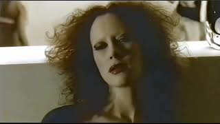 Woman in Blue - Pepe Deluxé