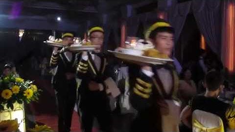 Nghi thức Hoàng gia rước món khai vị