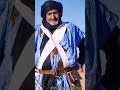 الدراعة هي الثوب الرجالى الذي يرتديه الصحراويون ولها في الغالب لونان هما الأزرق والأبيض الدراعة هي الثوب الرجالى الذي يرتديه الصحراويون ولها في الغالب لونان هما الأزرق والأبيض