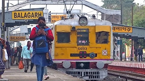 Crowded Howrah-Katwa 12 Coach Galloping EMU Local Train arriving Balagarh Station | Eastern Railways