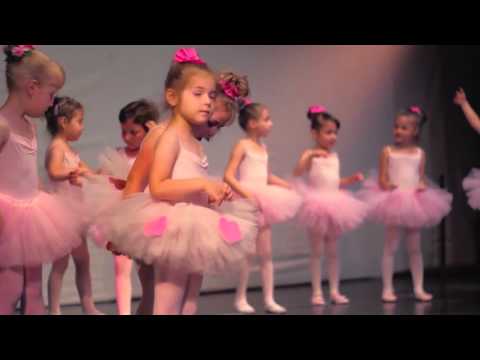 Video: Video Cu Părinții Care Dansează Balet Cu Copiii