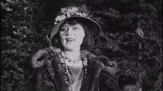 The vamp learns to golf! Theda Bara newsreel, 1918
The famous movie enchantress learns to play golf from famed instructor Gene Sarazan, c. 1918. The vamp learns to golf! Theda Bara newsreel, 1918