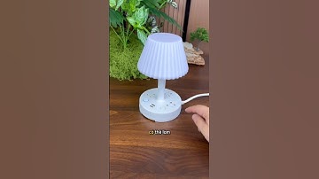 Đèn ngủ hình nấm điều chỉnh màu ánh sáng, tích hợp ổ cắm điện đa năng có cổng sạc USB.