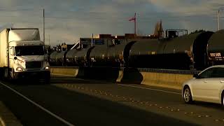 BNSF train oil tanker ( DOT-111 tank car )
