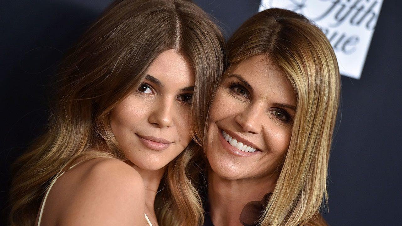 et online bachelor Olivia Jade Allegedly Didn't Fill Out Her Own College Application