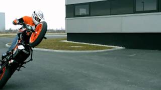 Add me at facebook:
http://www.facebook.com/pages/moskus93/115823461818726 the new ktm
duke 125cc in action with stunt rider rob bagoros...