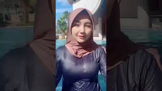 Mirip Barbie Gak, Swimming Tikachiuuu,